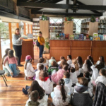 Visita de la Escuela 5 a la biblioteca ‘Aramís Ramos’