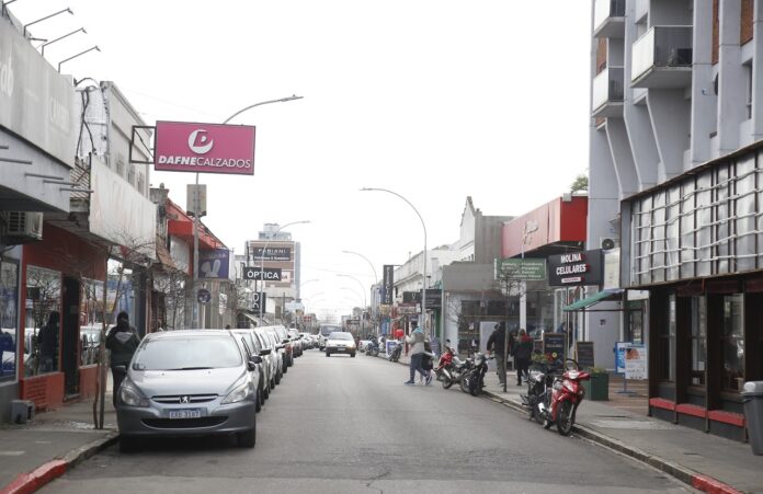 Abella presenta proyecto de estacionamiento regulado para el centro de Maldonado